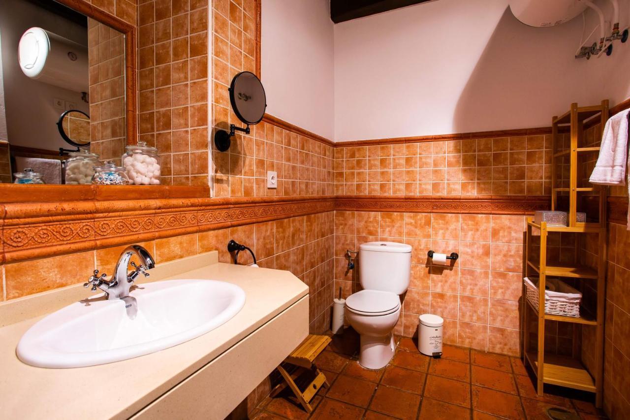Apartamentos Puente De La Juderia Hervas Luaran gambar