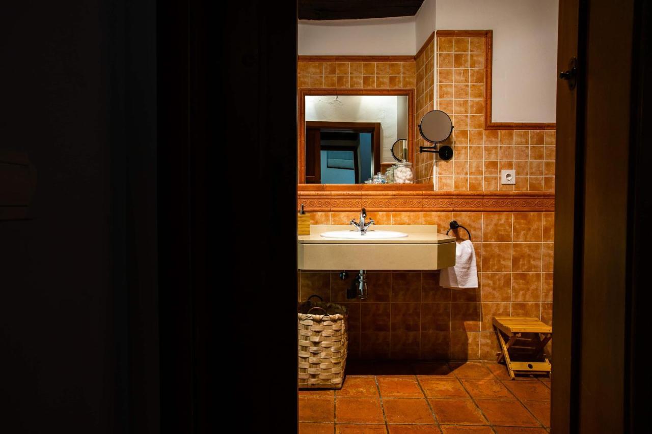 Apartamentos Puente De La Juderia Hervas Luaran gambar